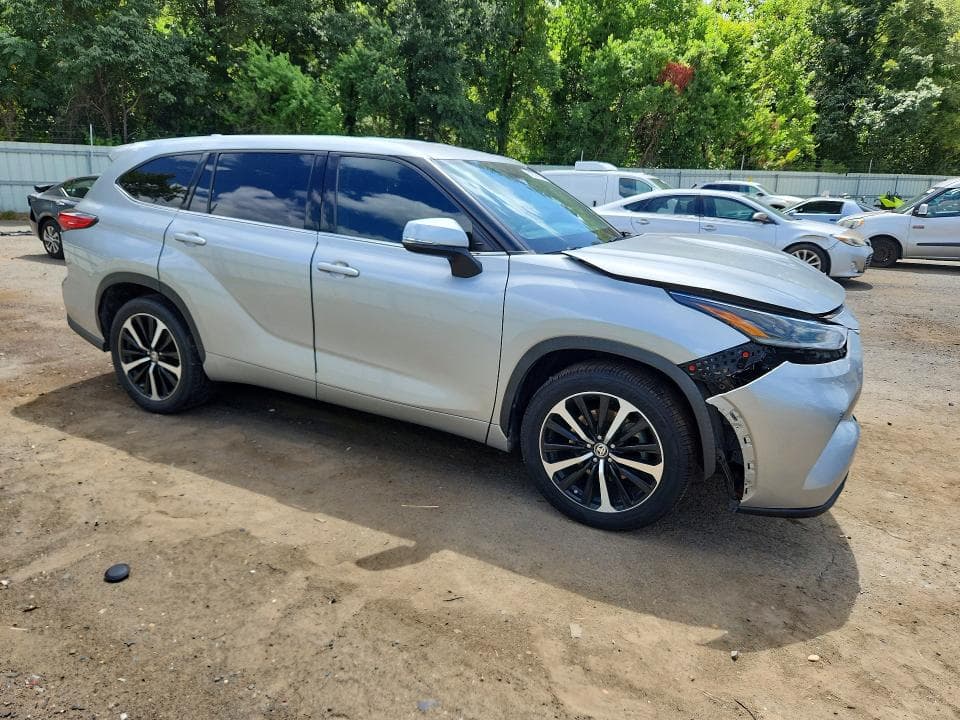 2021 TOYOTA HIGHLANDER LE 4