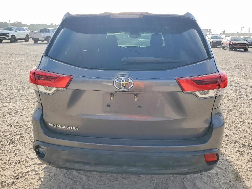 2018 TOYOTA HIGHLANDER LE 6