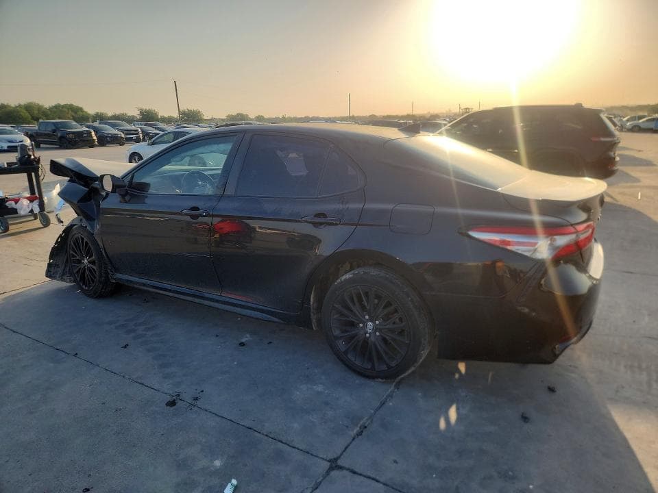 2019 TOYOTA CAMRY SE 2