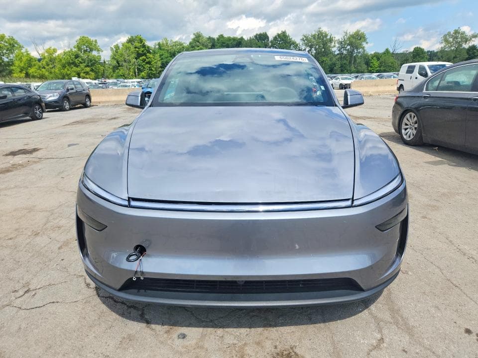 2026 TESLA MODEL Y 5