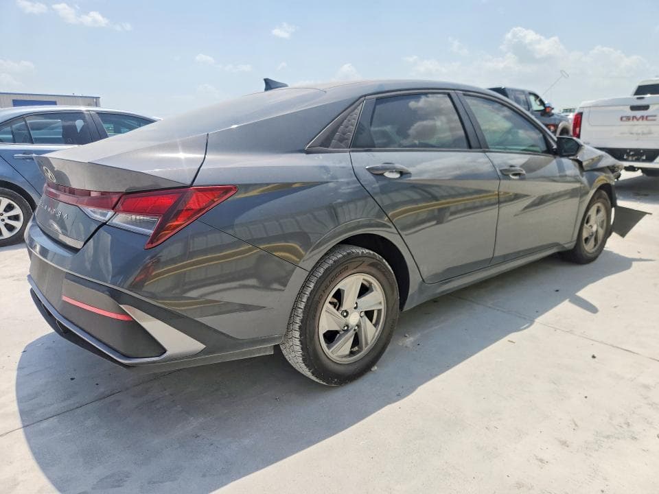 2024 HYUNDAI ELANTRA SE 3