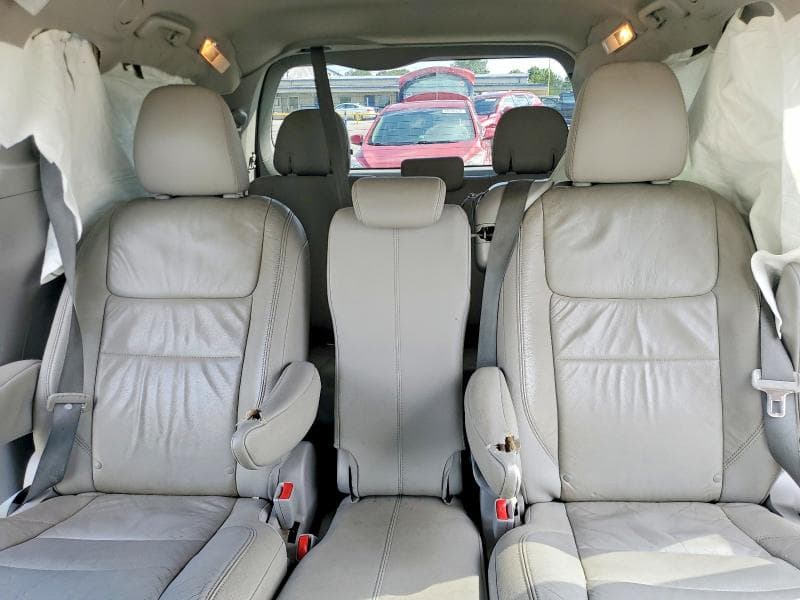 2017 TOYOTA SIENNA XLE PREMIUM 8-PASSENGER 10