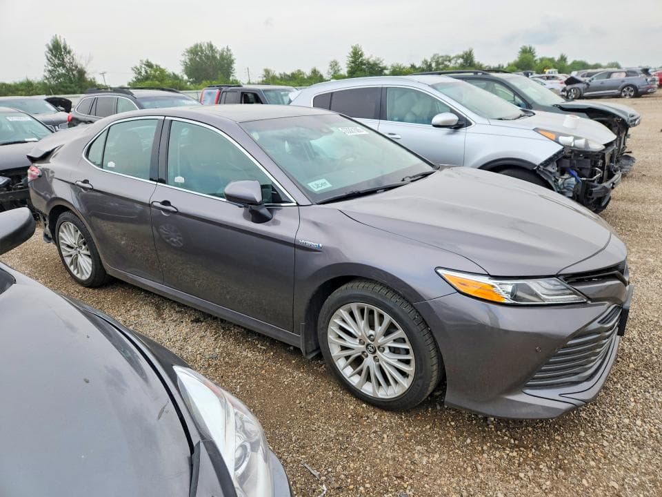2020 TOYOTA CAMRY XLE 4