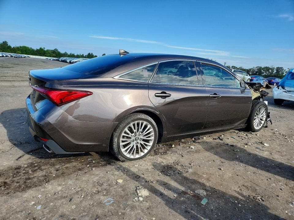 2019 TOYOTA AVALON LIMITED 3
