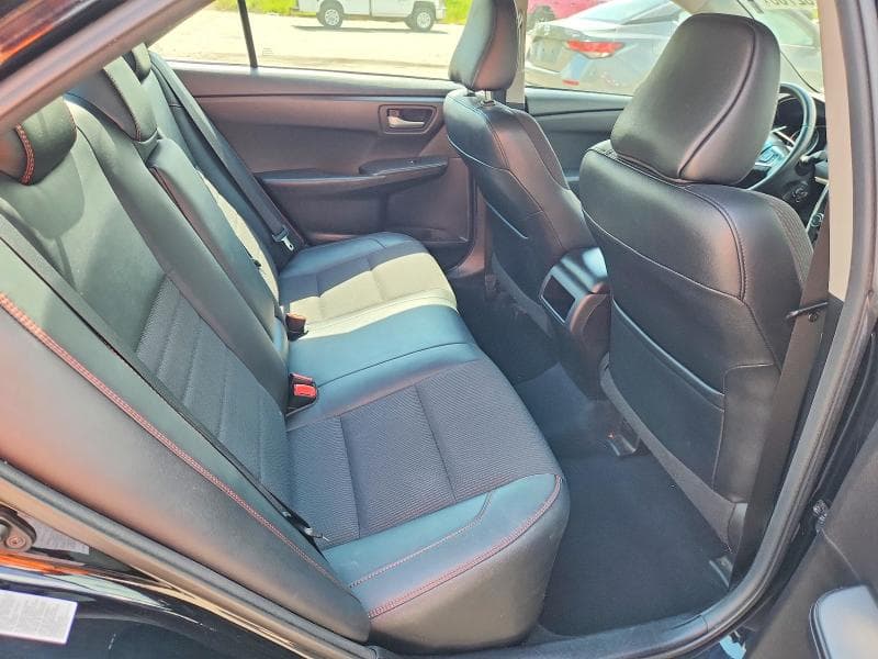 2017 TOYOTA CAMRY SE 10