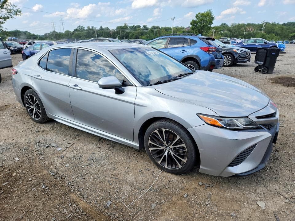 2018 TOYOTA CAMRY SE 4