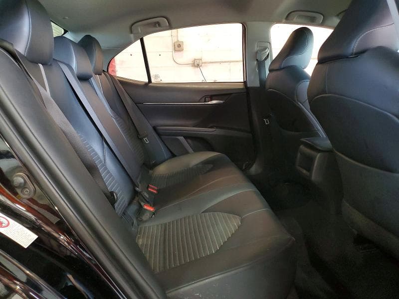 2018 TOYOTA CAMRY SE 10