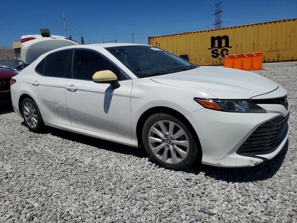 2019 TOYOTA CAMRY LE 4