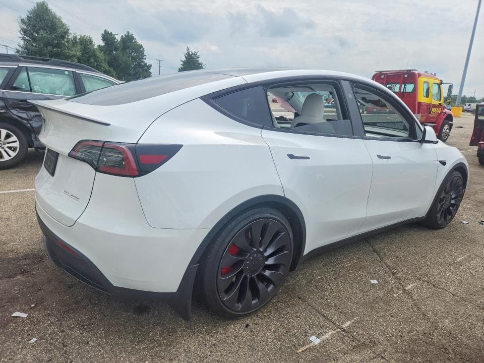 2024 TESLA MODEL Y 3