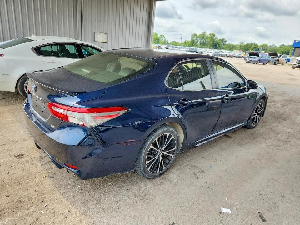2018 TOYOTA CAMRY SE 3