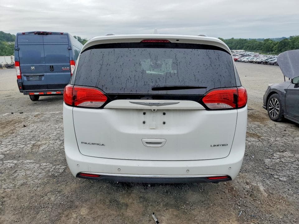 2017 CHRYSLER PACIFICA LIMITED 6