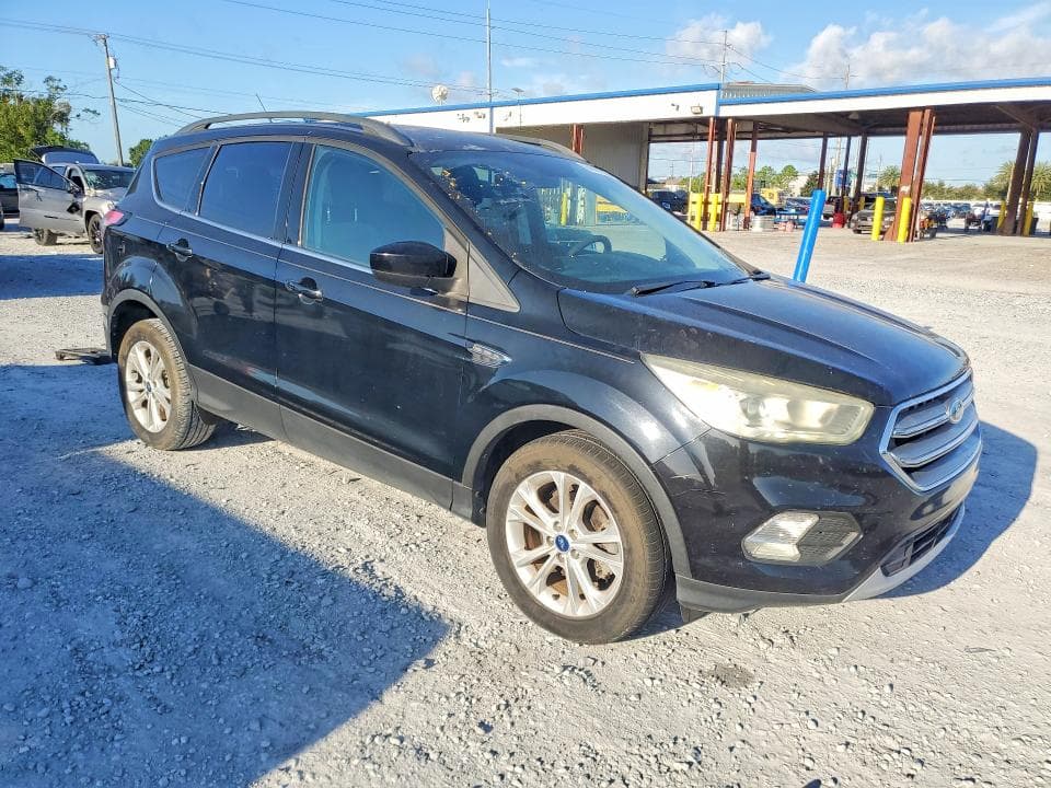 2017 FORD ESCAPE SE 4