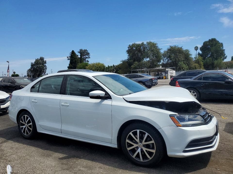 2017 VOLKSWAGEN JETTA SE 4