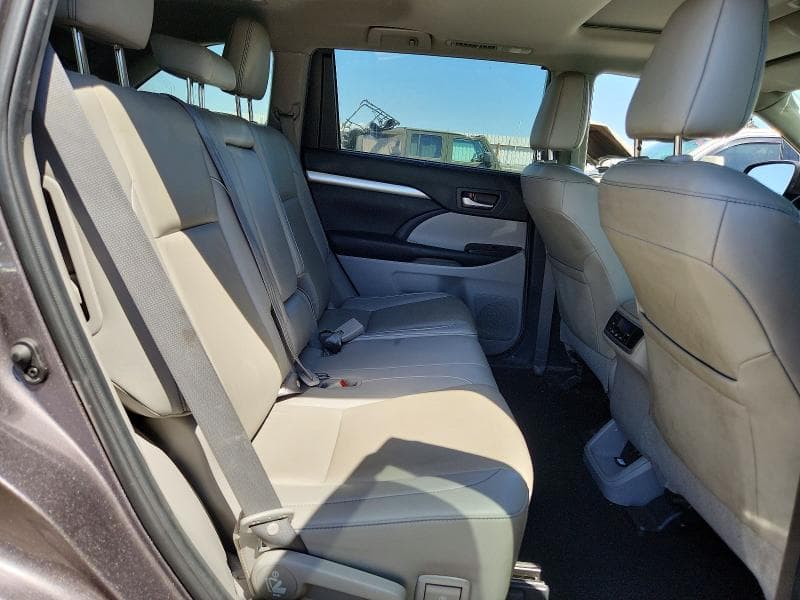 2019 TOYOTA HIGHLANDER XLE 11