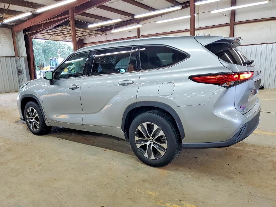 2021 TOYOTA HIGHLANDER XLE 2