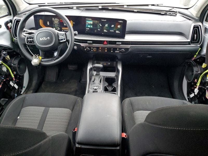 2024 KIA SORENTO LX 8