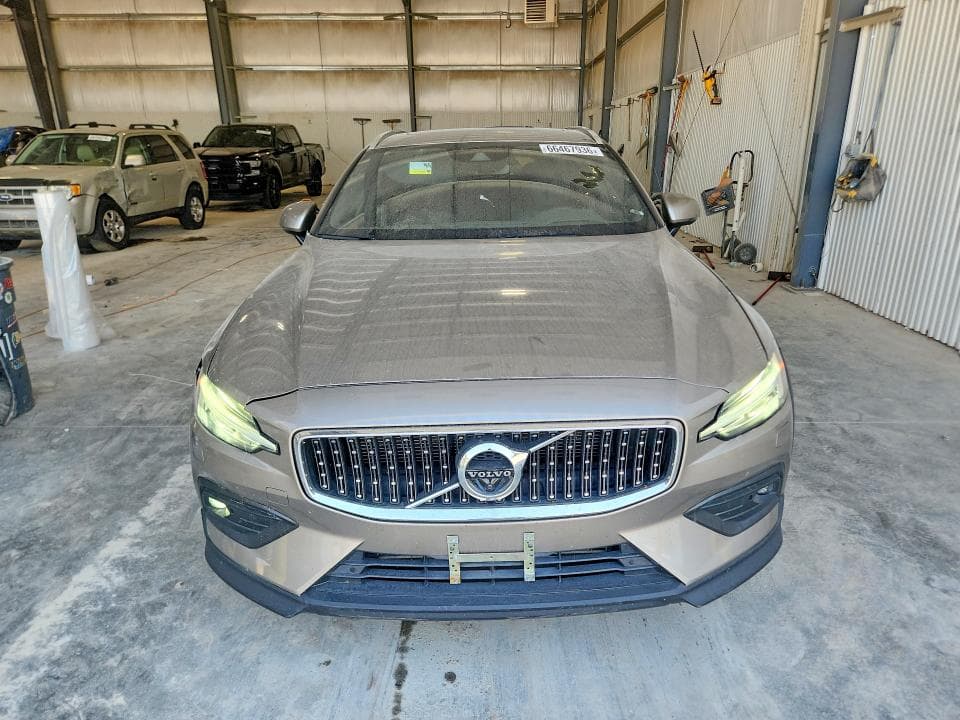 2020 VOLVO V60 CROSS COUNTRY T5 MOMENTUM 5