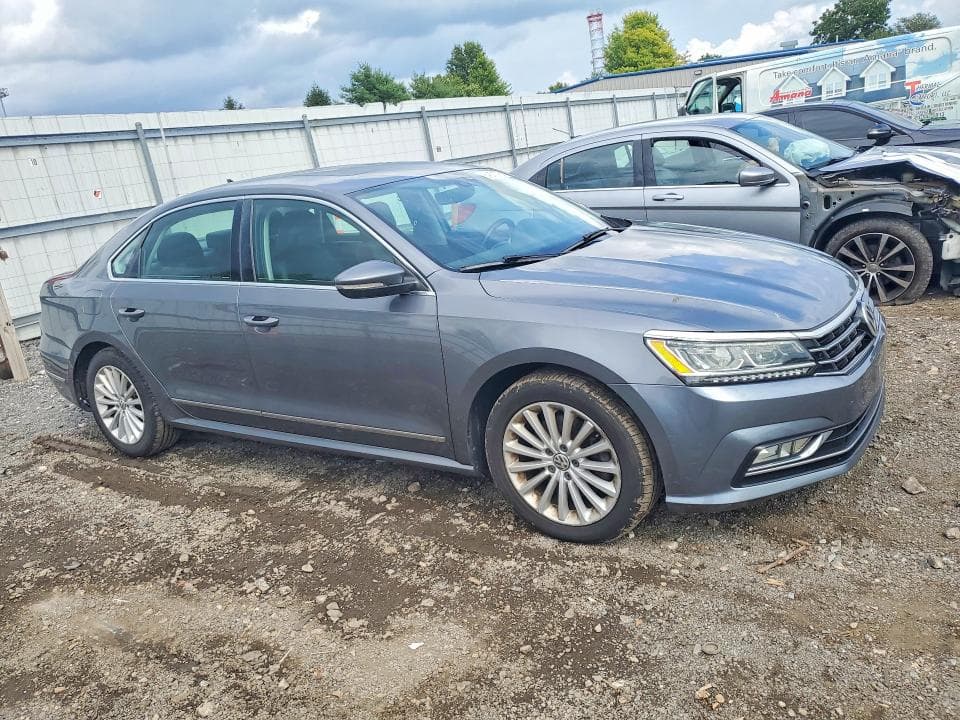 2017 VOLKSWAGEN PASSAT SE 4