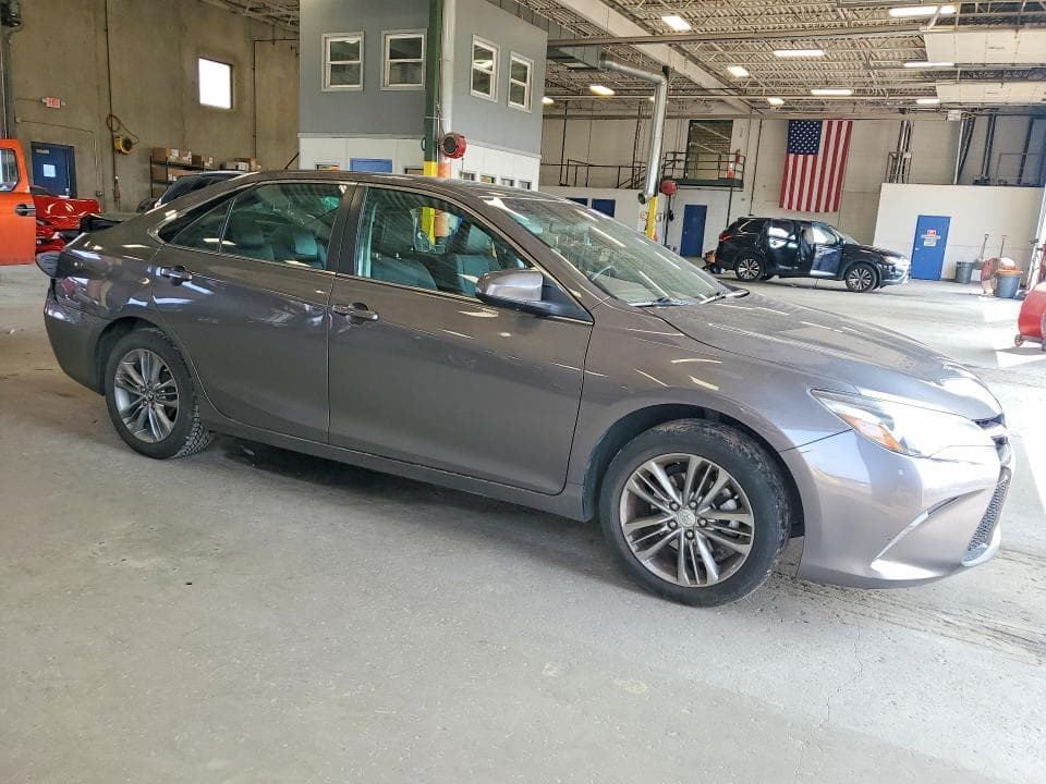 2017 TOYOTA CAMRY SE 4