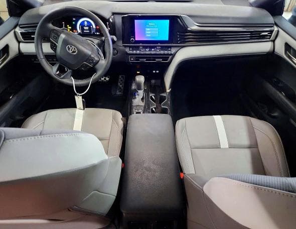 2025 TOYOTA CAMRY SE 8