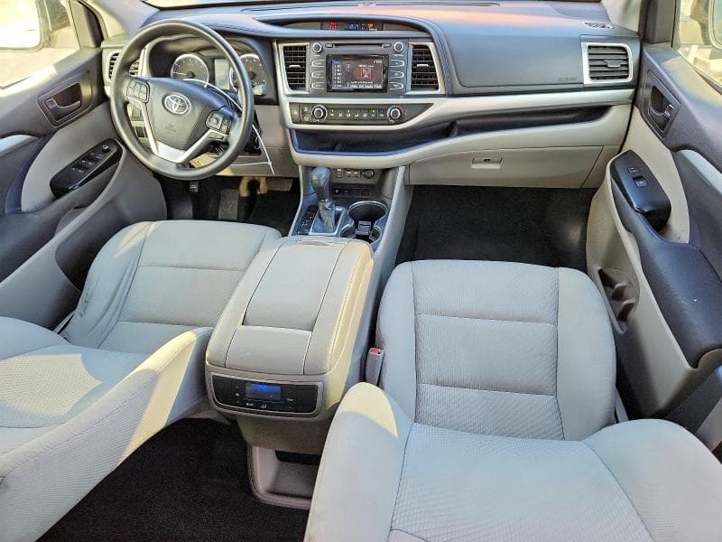 2019 TOYOTA HIGHLANDER LE 8