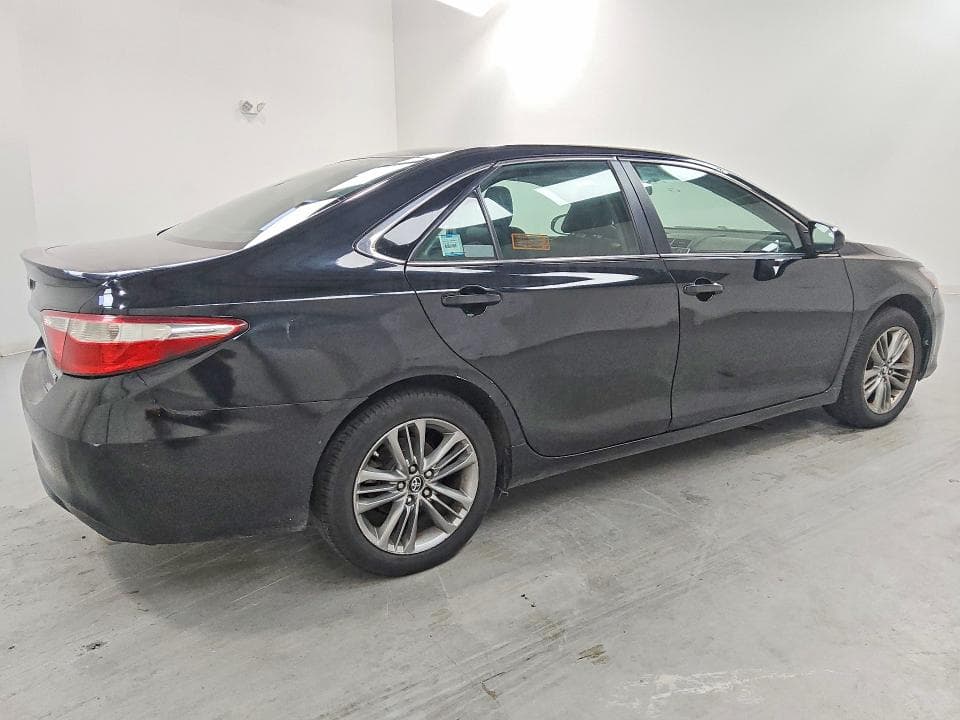 2017 TOYOTA CAMRY SE 3