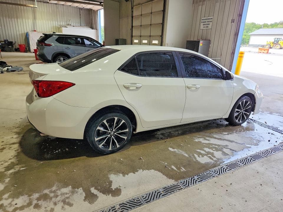 2017 TOYOTA COROLLA SE 3