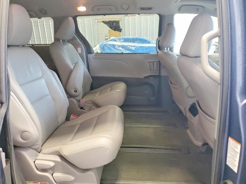 2017 TOYOTA SIENNA XLE 7-PASSENGER 11