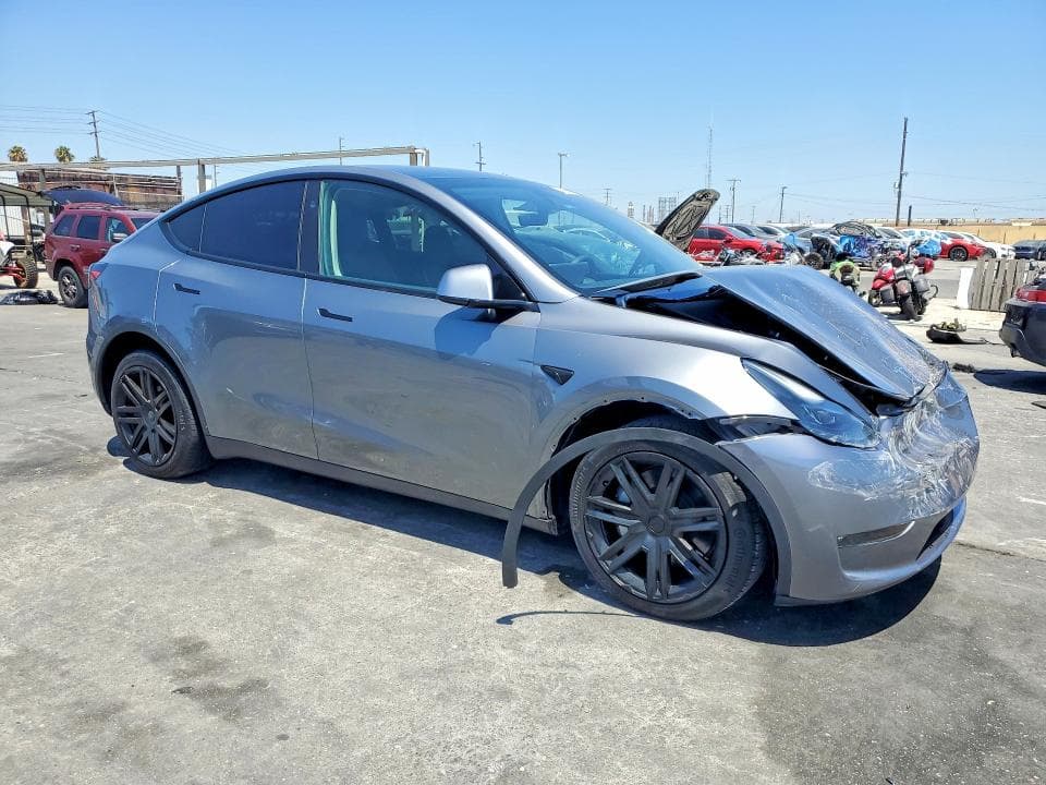 2024 TESLA MODEL Y 4