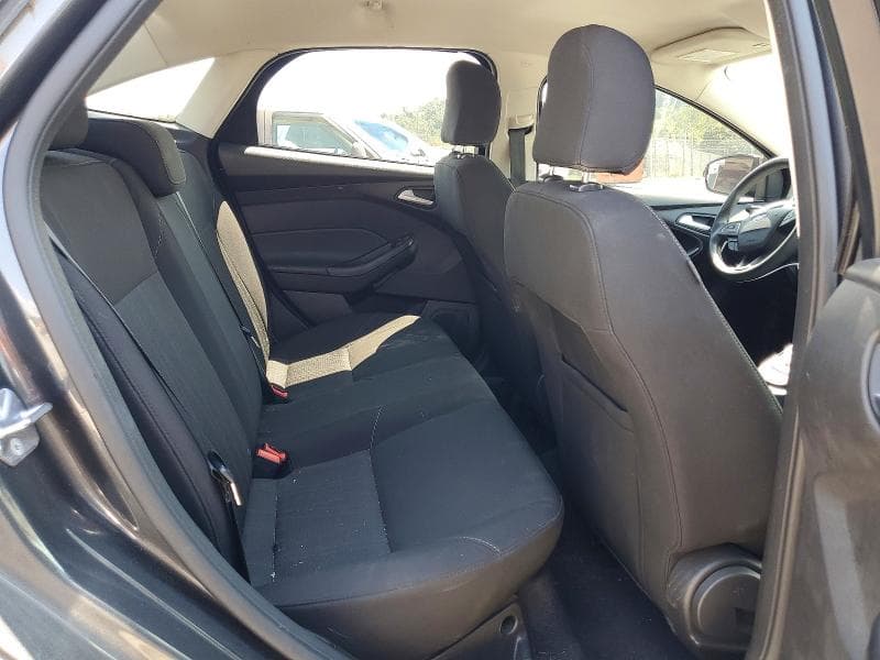 2017 FORD FOCUS SE 10