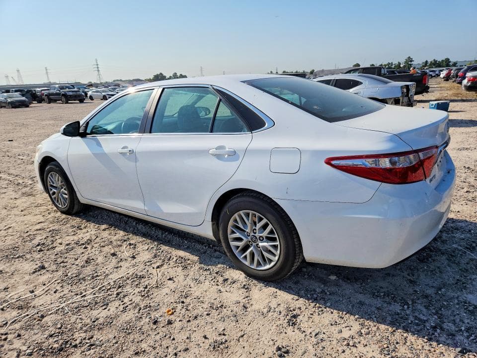 2017 TOYOTA CAMRY LE 2