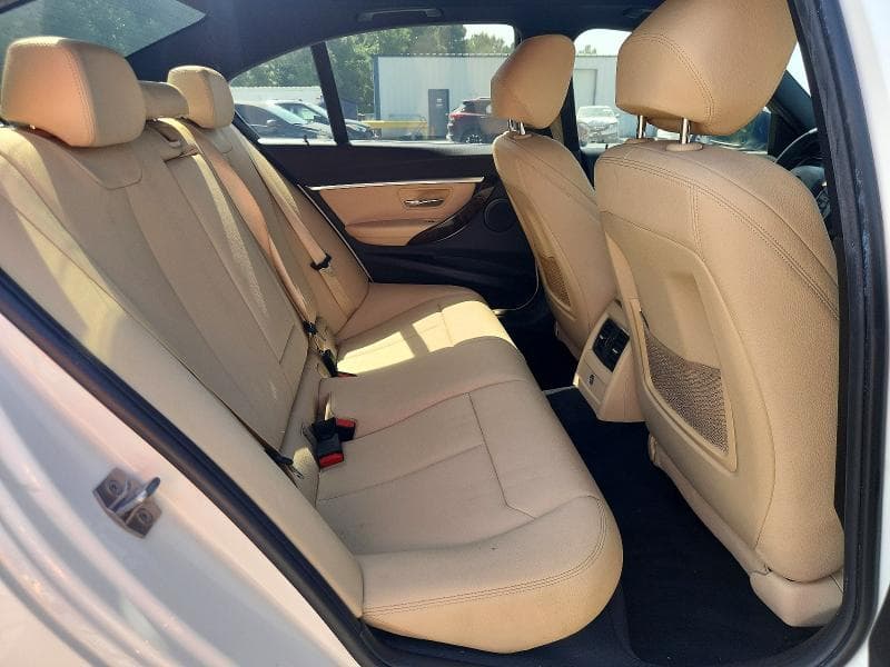 2018 BMW 330E 10