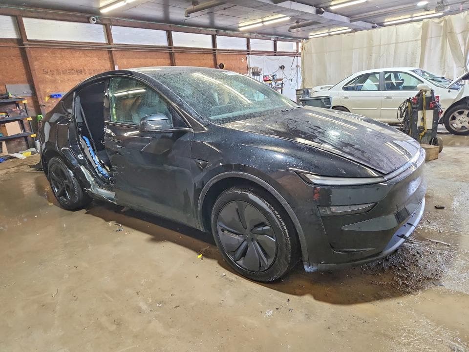 2026 TESLA MODEL Y 4