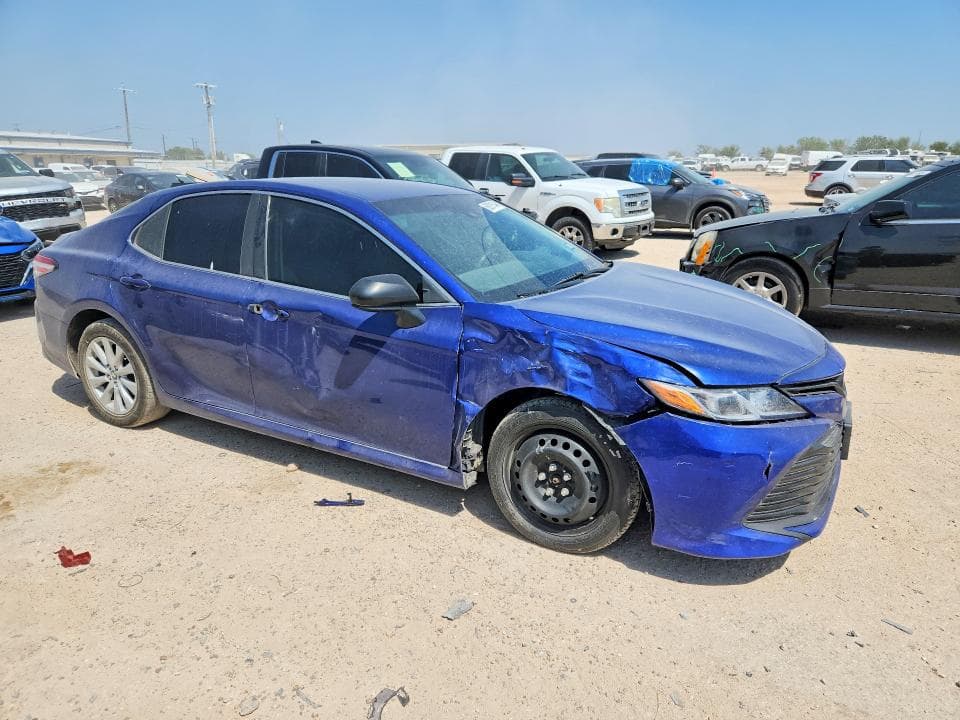2018 TOYOTA CAMRY LE 4