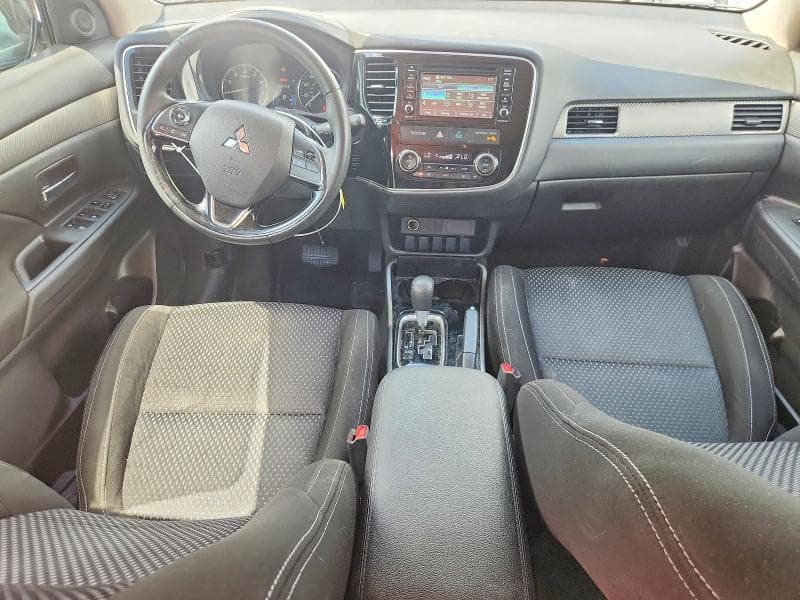 2017 MITSUBISHI OUTLANDER ES 8
