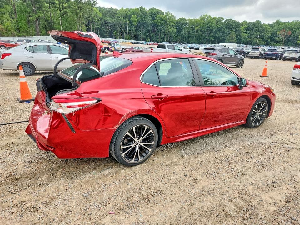 2020 TOYOTA CAMRY SE 3