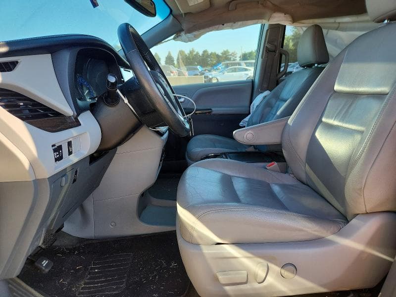 2017 TOYOTA SIENNA XLE 8-PASSENGER 7