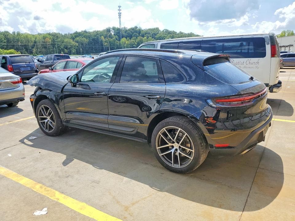 2025 PORSCHE MACAN BASE 2