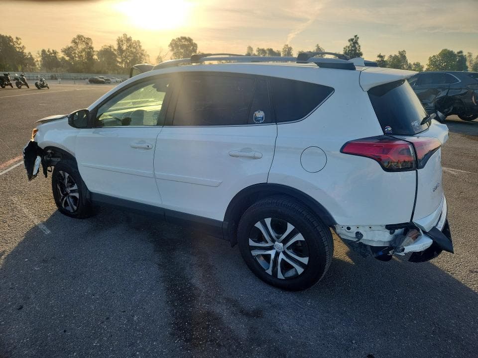 2018 TOYOTA RAV4 LE 2