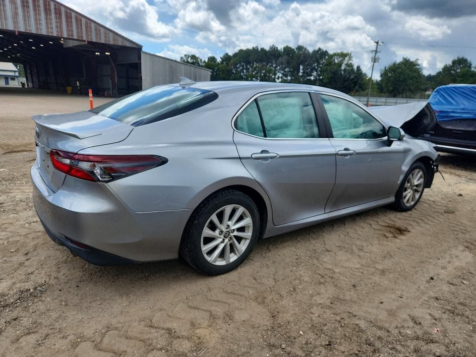 2022 TOYOTA CAMRY LE 3