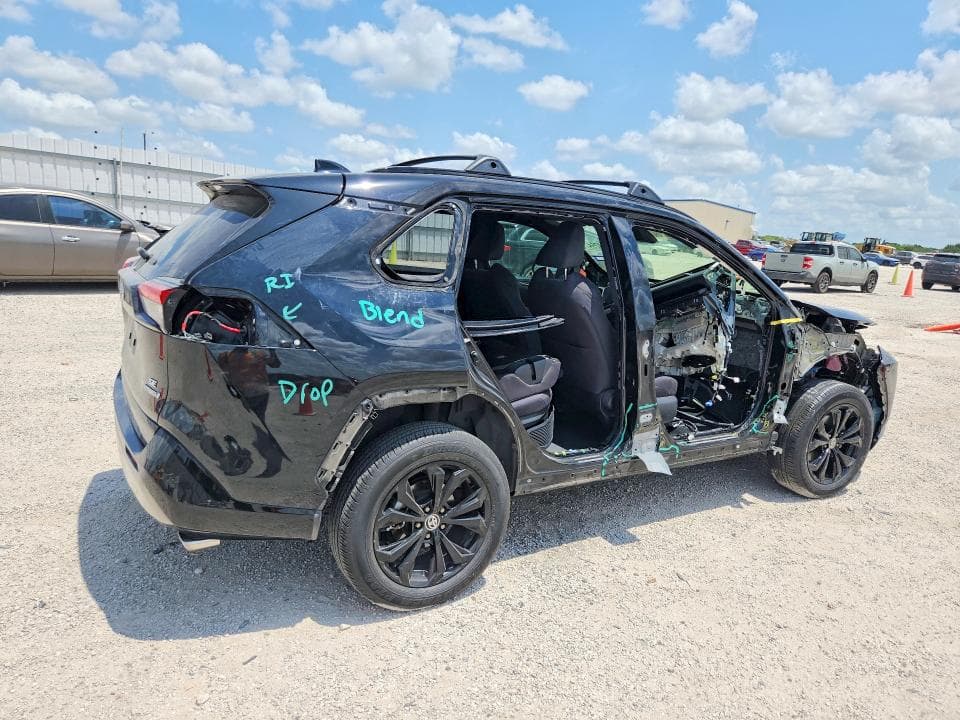 2023 TOYOTA RAV4 SE 3