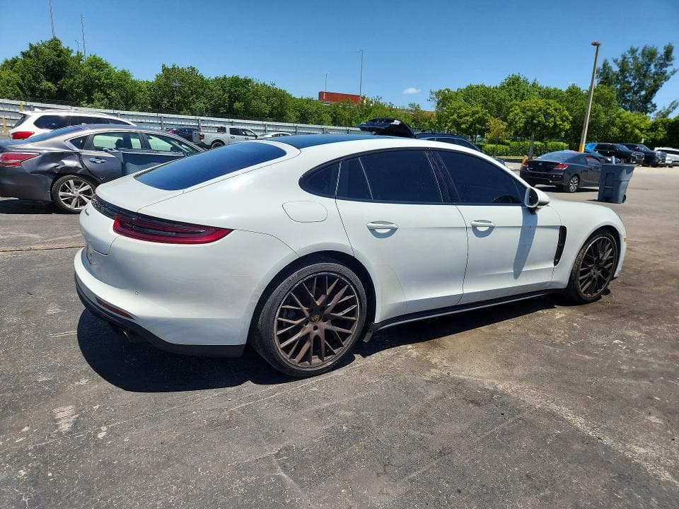2018 PORSCHE PANAMERA 4 3
