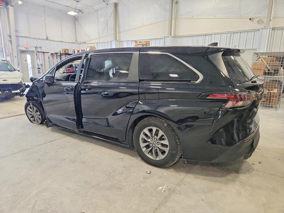 2024 TOYOTA SIENNA LE 2