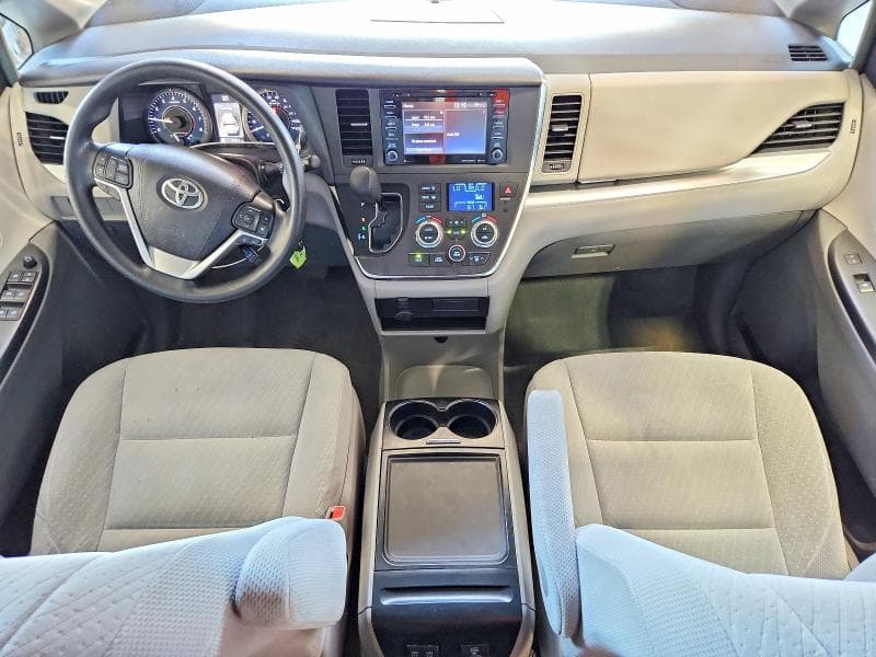 2018 TOYOTA SIENNA LE 8
