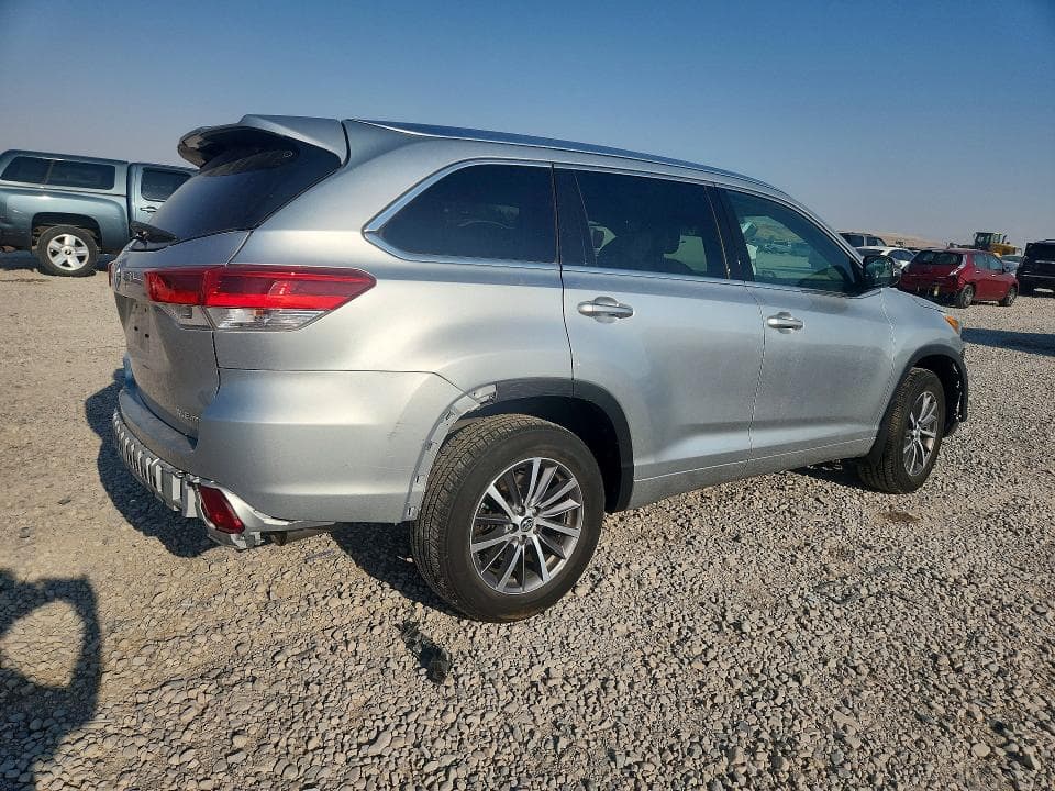 2017 TOYOTA HIGHLANDER XLE 3