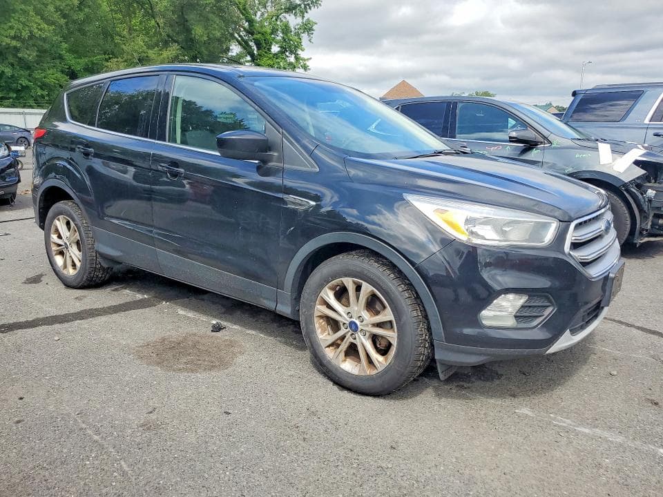 2017 FORD ESCAPE SE 4