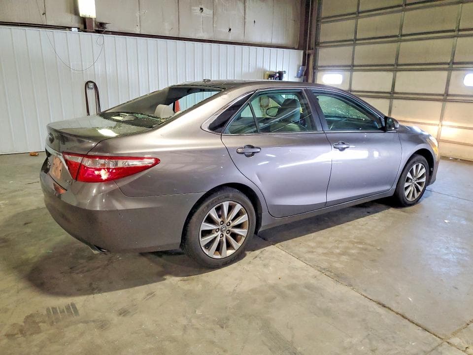 2017 TOYOTA CAMRY XLE 3