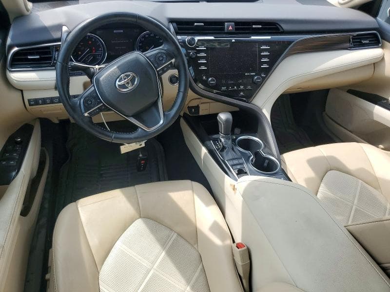 2019 TOYOTA CAMRY XLE 8