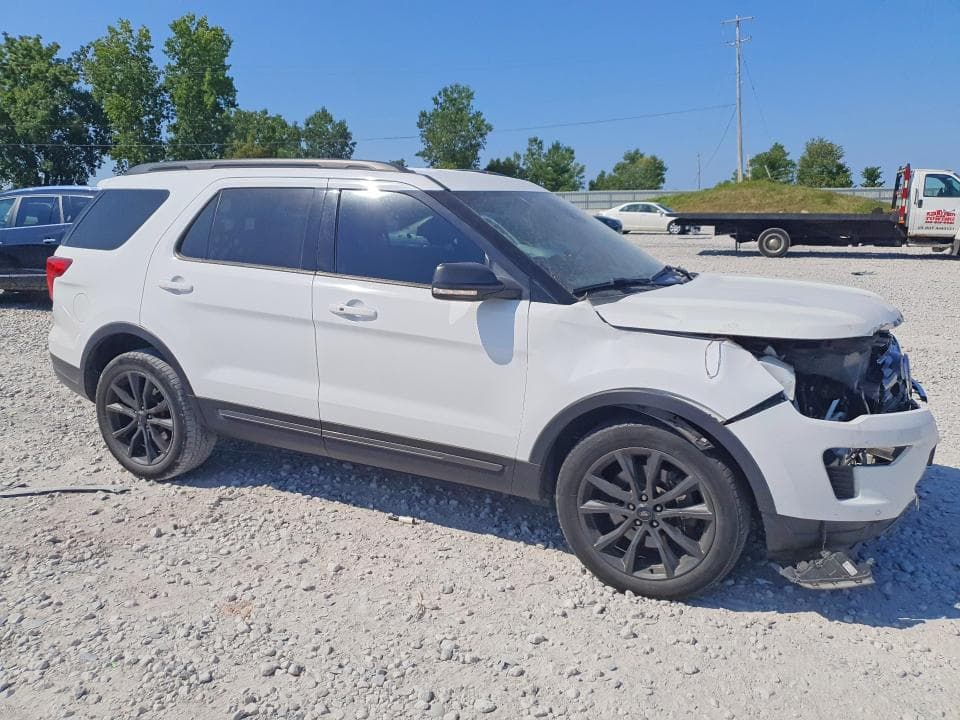 2018 FORD EXPLORER XLT 4