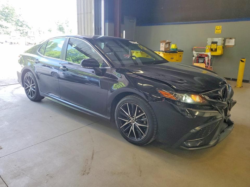 2022 TOYOTA CAMRY SE 4